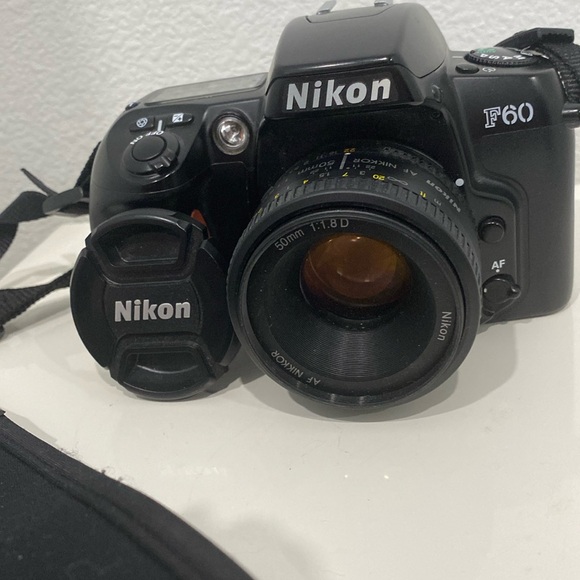 Nikon F60 35mm Slr Film Camera Body W/ Strap Auto & Manual Focus - Picture 3 of 10